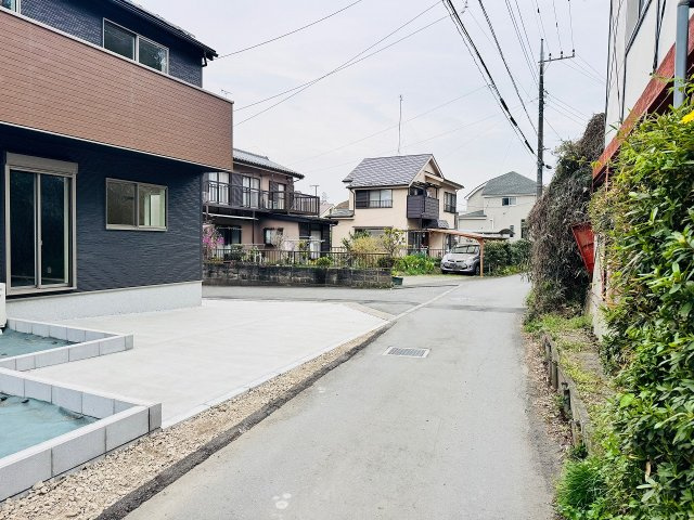 八王子市　川口町　新築一戸建て　１１期の前面道路含む現地写真|～南東4ｍ・南西4ｍ道路に面しています～