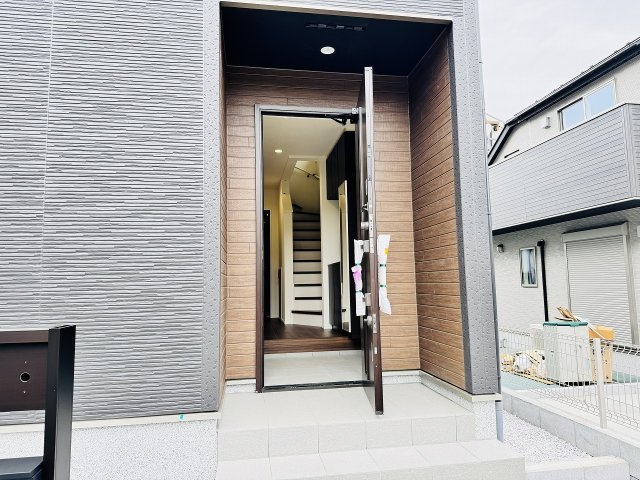八王子市　川口町　新築一戸建て　１１期の玄関|～玄関は安心のWロックキーを採用～