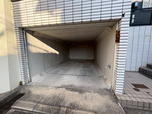 つつじが丘７丁目　中古戸建ての駐車場|駐車場があるので、車を買う予定の方も安心です