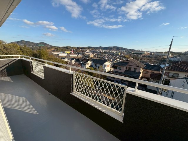 つつじが丘７丁目　中古戸建てのバルコニー|広々としたバルコニー