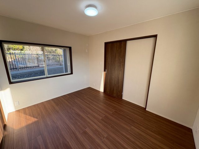 つつじが丘７丁目　中古戸建ての洋室|寝室におすすめスタンダードな洋室です
