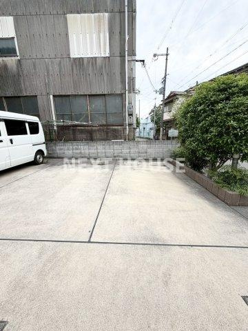 クラシカル堺の駐車場