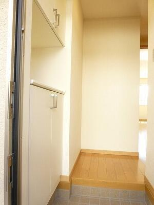 クエルボ烏山の玄関|玄関を入ったところです