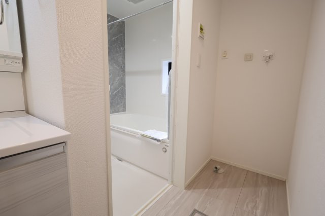 《仲介手数料無料》ふじみ野市駒西１丁目2-1新築一戸建てグラファーレのランドリースペース