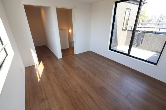 《仲介手数料無料》ふじみ野市駒西１丁目2-1新築一戸建てグラファーレの洋室