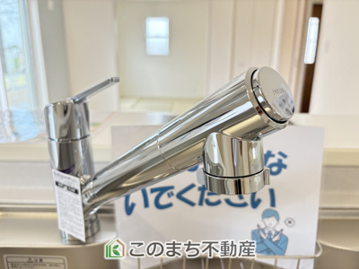 【キッチン】 |  LiveleGarden.S　第5栃木岩舟町静和　1号棟 | カートリッジ式浄水機能付き台所水栓☆おいしいお水でお料理できます☆