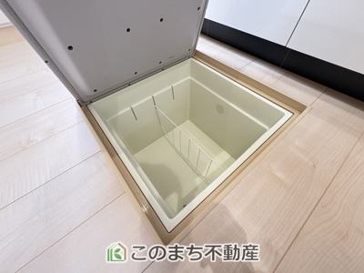 【収納】 |  LiveleGarden.S　第5栃木岩舟町静和　1号棟 | あると便利な床下収納付き☆