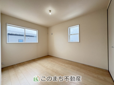 【洋室】 |  LiveleGarden.S　第5栃木岩舟町静和　1号棟 | 2面採光の明るい洋室☆