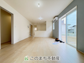 【居間・リビング】 |  LiveleGarden.S　第5栃木岩舟町静和　 | 窓が多く明るいリビングスペース☆ご家族の団らんを明るい日差しがが照らします☆