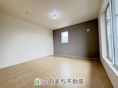 【洋室】 |  LiveleGarden.S　第5栃木岩舟町静和　1号棟 | 窓が多く明るい室内が好印象☆