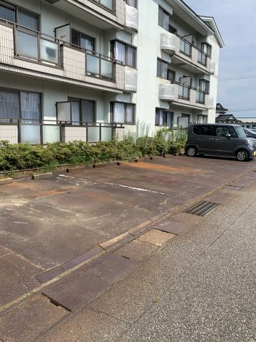 ステイツマンション泉町の駐車場|駐車スペースもあります