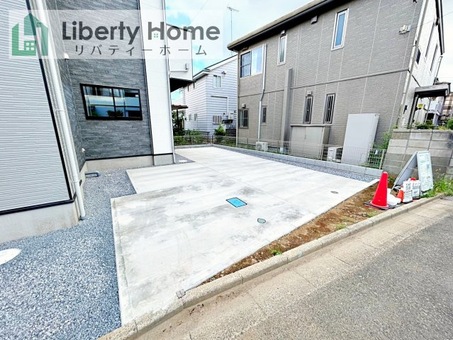 牛久市田宮6期　新築戸建の駐車場