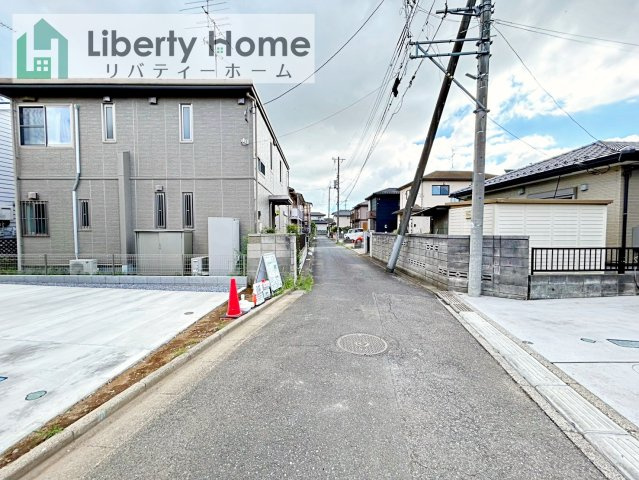 牛久市田宮6期　新築戸建の前面道路含む現地写真