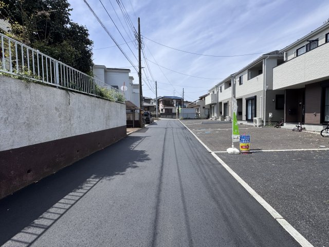 柏市新逆井１丁目新築戸建【土南部小学校：4分】の前面道路含む現地写真|南側前面道路・幅員約4.6ｍ