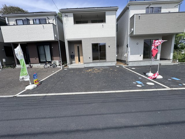 柏市新逆井１丁目新築戸建【土南部小学校：4分】の駐車場|5号棟駐車スペース・並列２台駐車可