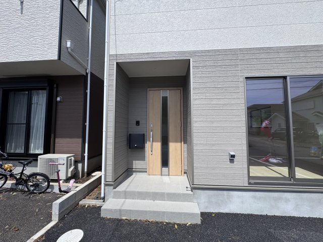 柏市新逆井１丁目新築戸建【土南部小学校：4分】のエントランス|エントランス・玄関ポーチ