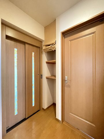 太秦一ノ井町　中古戸建の収納|3F　エレベーターホール
