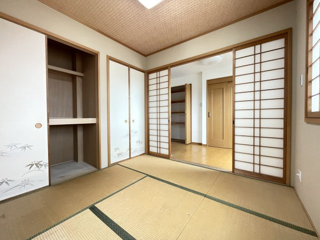 太秦一ノ井町　中古戸建の和室|2F　和室4.5帖
押入れや仏間があり、和の趣を感じられる空間です。