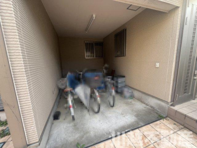 2駅2路線、始発駅が使える便利な住まいの駐車場|雨の日でも安心のビルトインガレージ