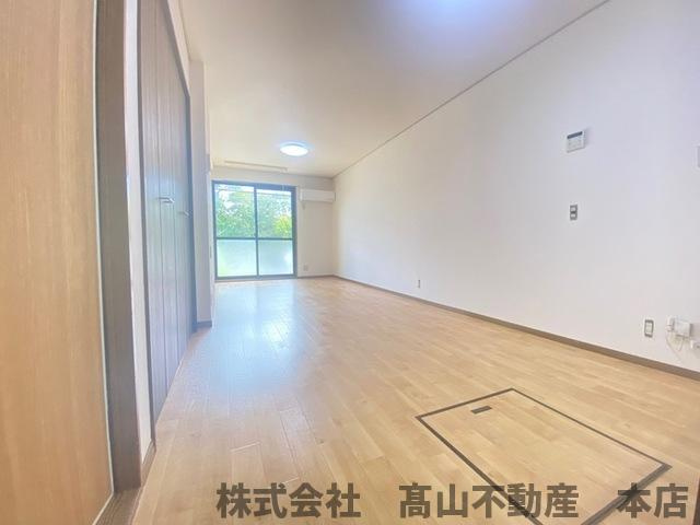 宗像市日の里３丁目のアパートの居間・リビング