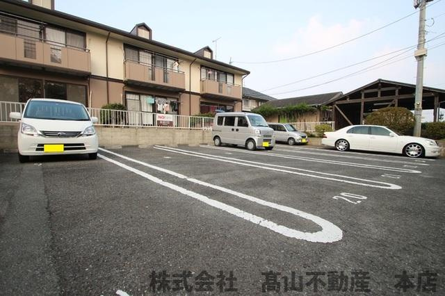宗像市日の里３丁目のアパートの駐車場