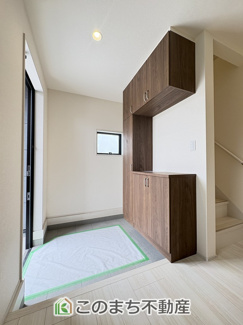 【玄関】 |  LiveleGarden.S　第5栃木岩舟町静和　2号棟 | たくさんの靴もスッキリ収納できる大容量天井高シューズボックス☆