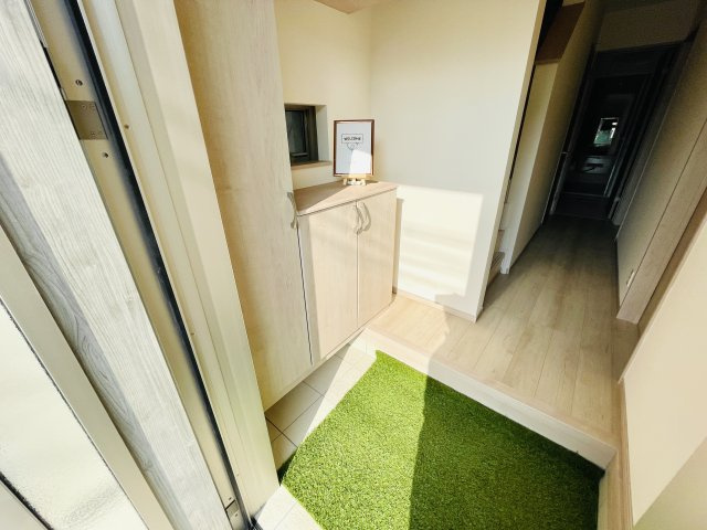 八千代市八千代台北１４丁目１５８９番の玄関