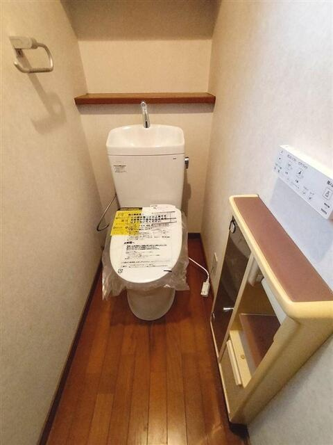松戸市高塚新田５８１戸建のトイレ
