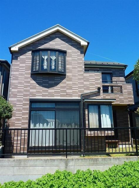松戸市高塚新田５８１戸建のバルコニー|※現在、外観の色は灰色です。