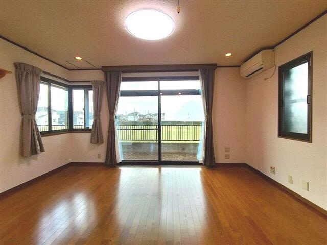 松戸市高塚新田５８１戸建の居間・リビング