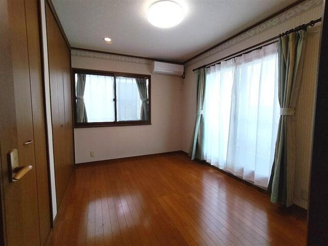 松戸市高塚新田５８１戸建の寝室