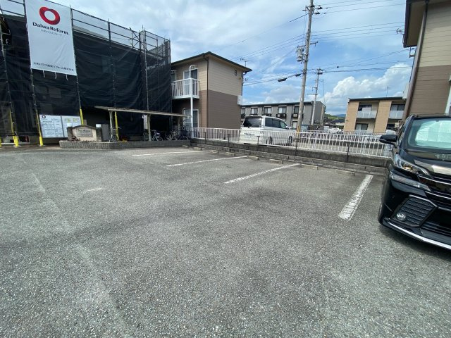 サンアベニュ－の駐車場
