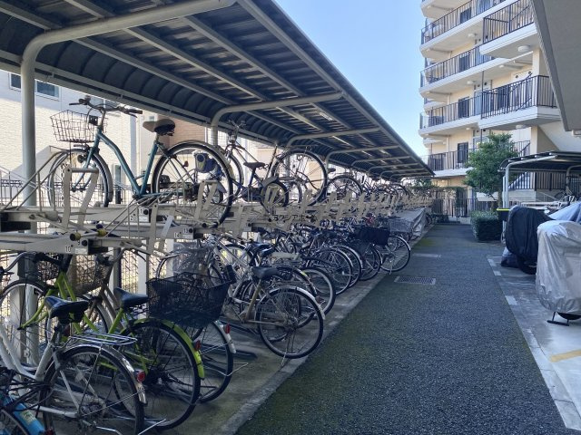 ベルシャトゥ武蔵藤沢の駐輪場