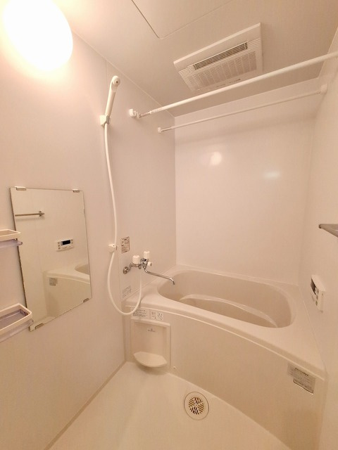 Ｆｒｅｅ　Ａｉｒの浴室|★浴室追い焚き＆浴室乾燥機付きです保委s