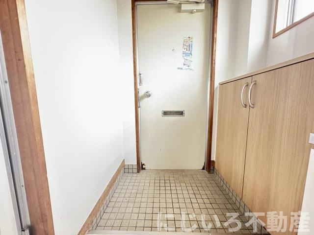 第2ハイツ明治橋の玄関