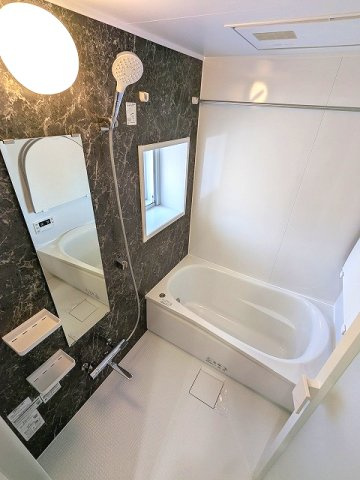 オーキッドレジデンス蔵前Ⅱの浴室|窓付き、追焚オートバス、浴室換気乾燥機、24時間換気システム、ワイドシャワーヘッド