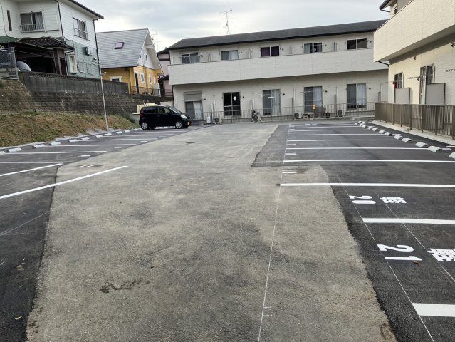 ジェニファー24　B棟の駐車場