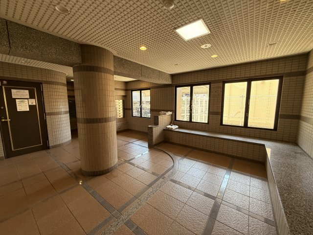 シャルマンフジ岸和田・中央公園壱番館のロビー