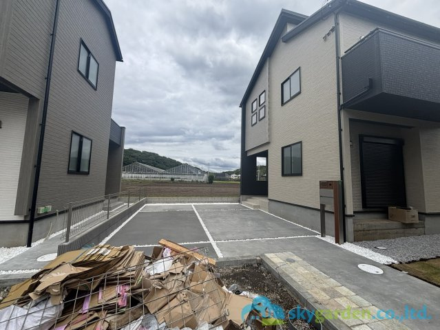 大磯町西小磯　新築戸建　全4棟2号棟の駐車場