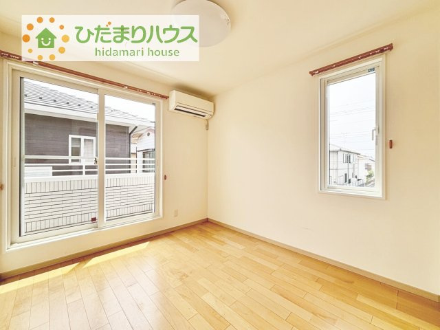【洋室】 | 筑西市玉戸　中古戸建 | バルコニーに面している居室なので、自然と光が差し込みます♪