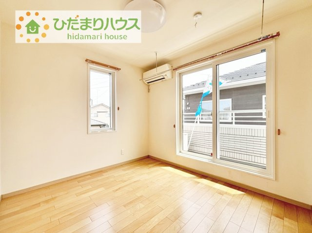 【洋室】 | 筑西市玉戸　中古戸建 | バルコニーに面した明るい洋室☆彡