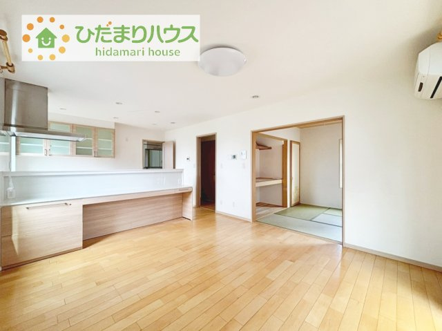 【居間・リビング】 | 筑西市玉戸　中古戸建 | 南向きのリビングではぽかぽかの日差しが感じられます☆彡