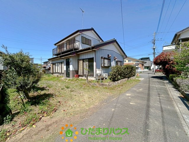 幸手市千塚　中古一戸建ての前面道路含む現地写真