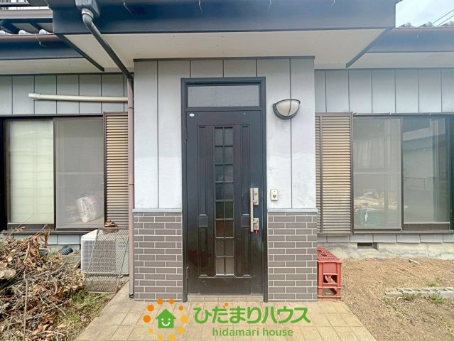 幸手市千塚　中古一戸建ての玄関