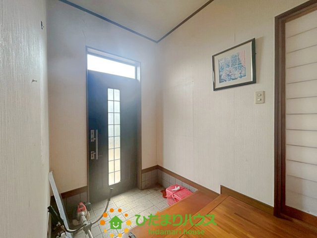 幸手市千塚　中古一戸建ての玄関