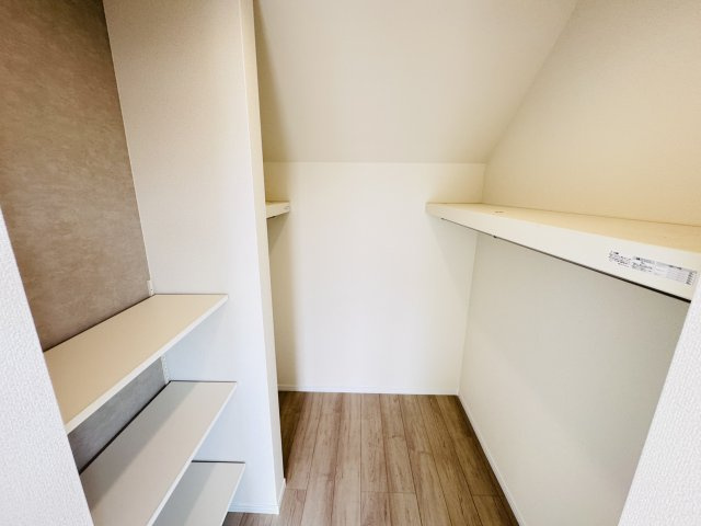 松戸市東平賀新築戸建【殿平賀小学校:8分】の収納|7帖寝室・ウォークインクローゼット