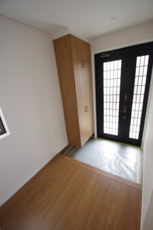 【玄関】 | 【仲介手数料無料！！】多摩市連光寺3丁目　リフォーム済み中古戸建て　3399万円