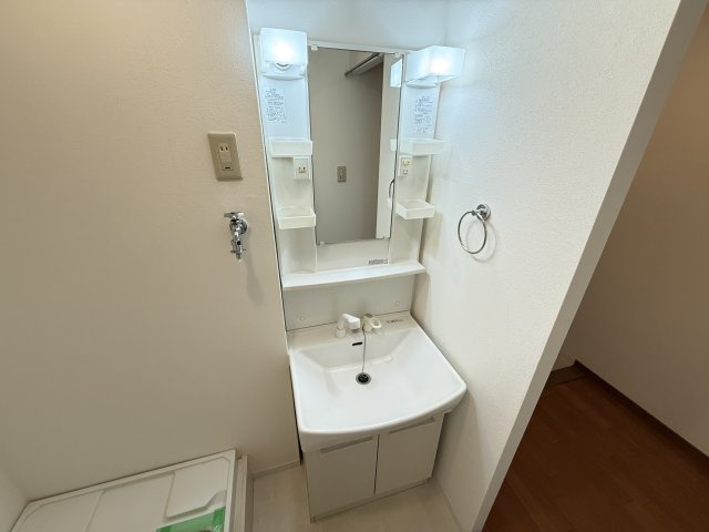 明石土山駅前スカイハイツB棟の独立洗面台