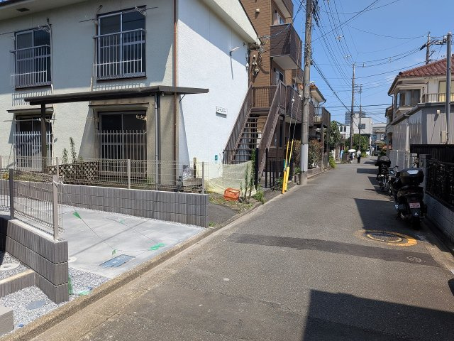 八王子市　万町　新築一戸建て　１期の前面道路含む現地写真|～東側4ｍ道路に面しています～