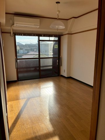 小柴クリーニングマンションの洋室